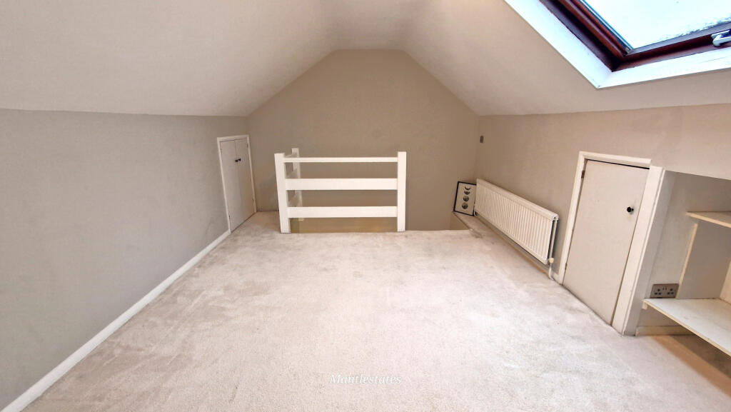 LOFT ROOM/4th BEDROOM