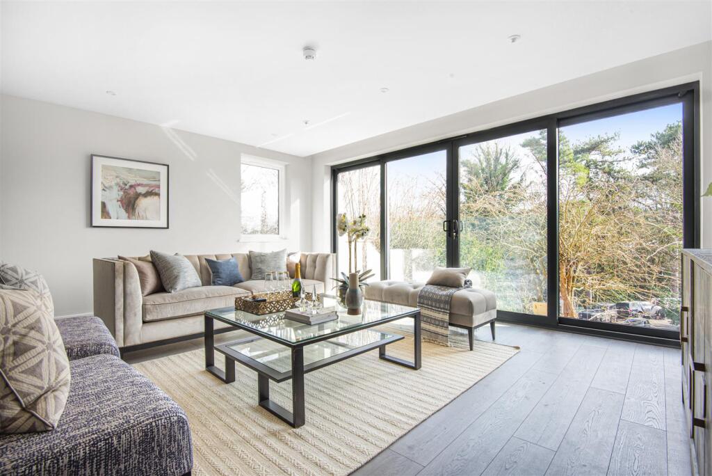 694528 (2)c.jpg c.jpg