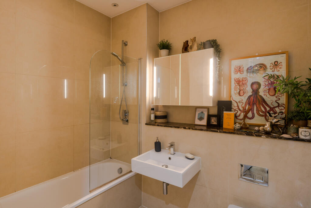 244019 - 3, 19 Cabanel Place-45.jpg