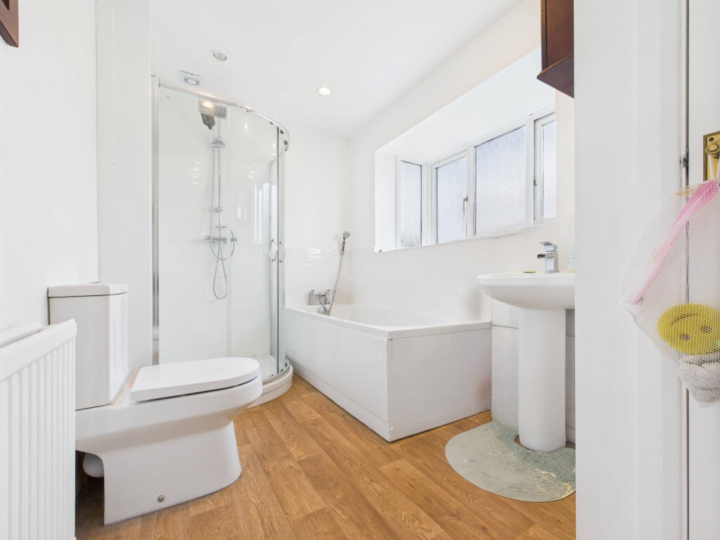 CAM01354G0-PR0548-STILL022