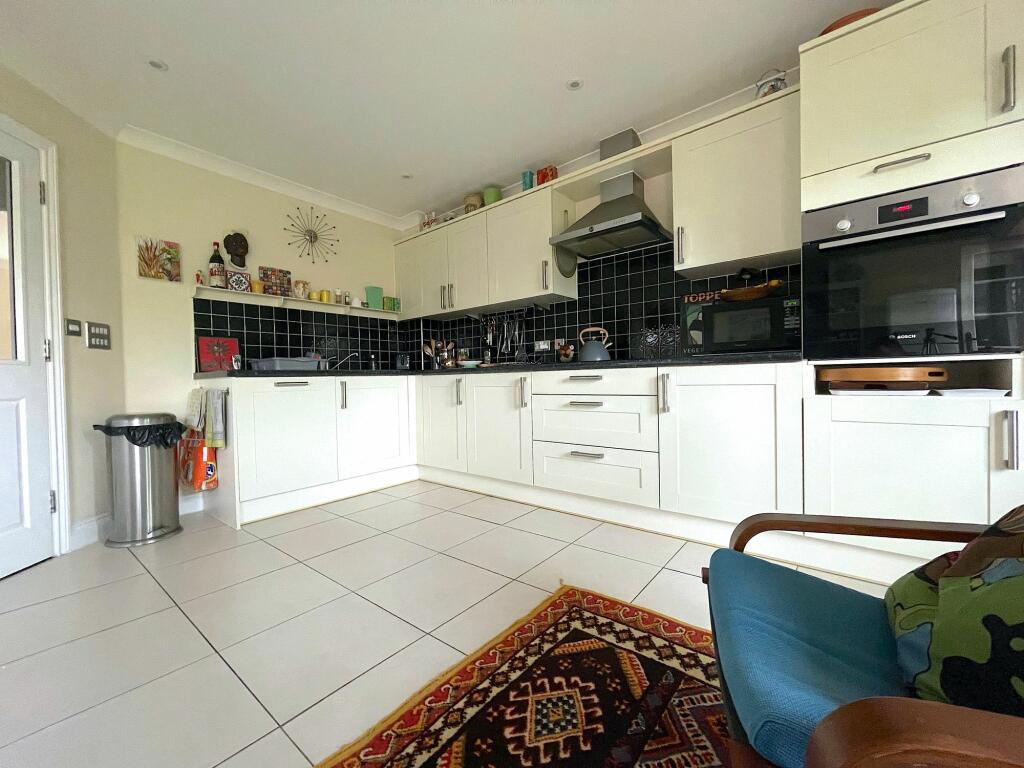 Kitchen/Dining Room (5)