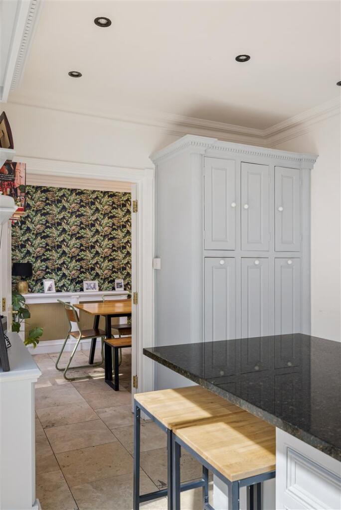 St. Albans Crescent, IG8