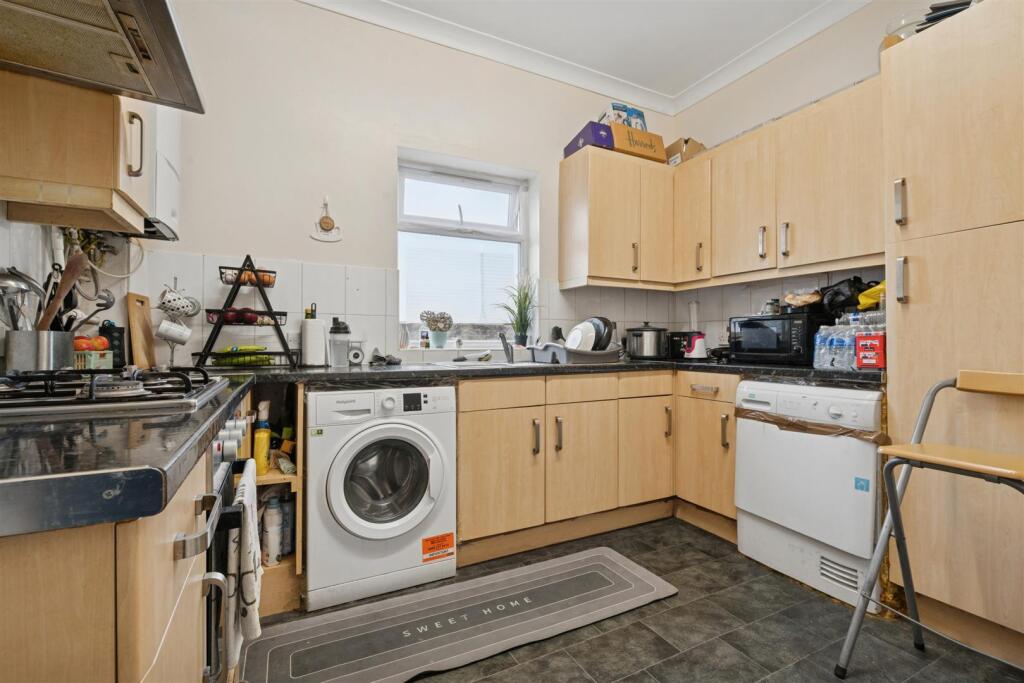 10b Tooting High Street SW17 0RG kitchen 1.jpg