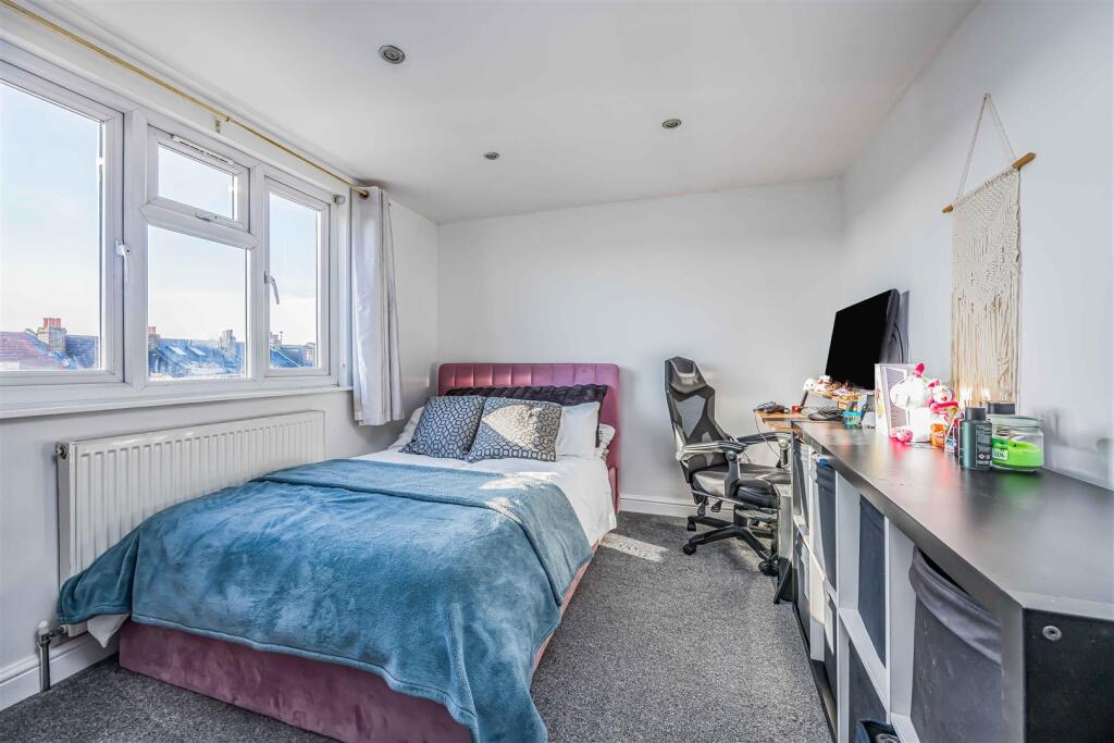 32 Hewett Road, Hilsea-Small-PorticoMarketing-Sold