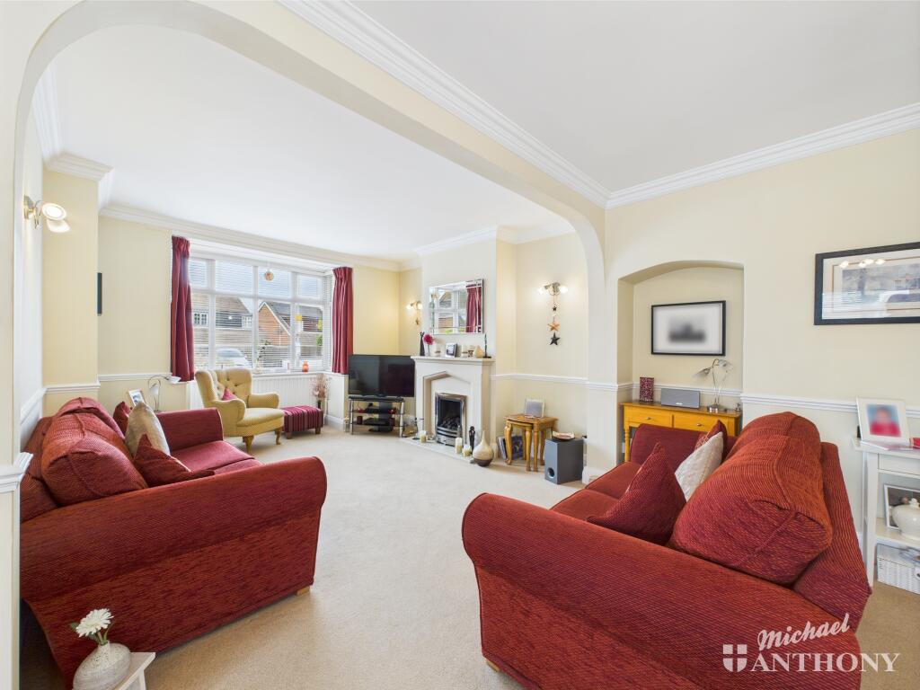 CAM02773G0-PR0302-STILL014