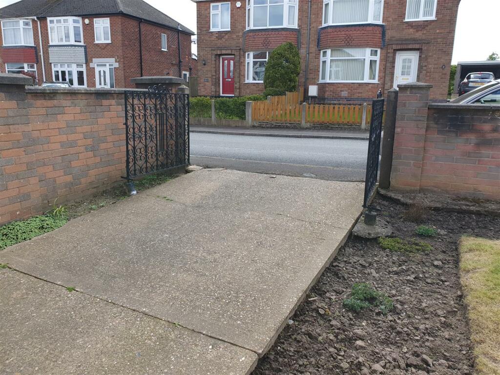 ADDITIONAL OUTSIDE PHOTOS