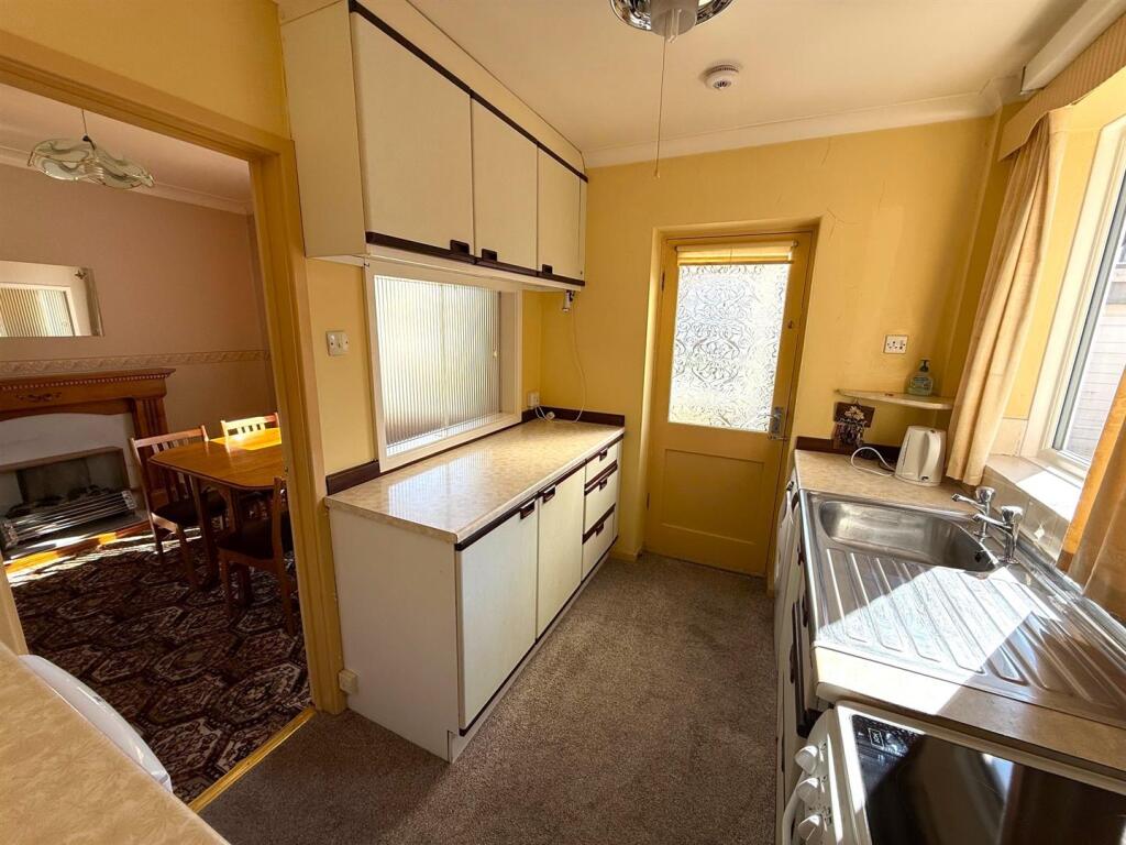 Kitchen 2 .jpg