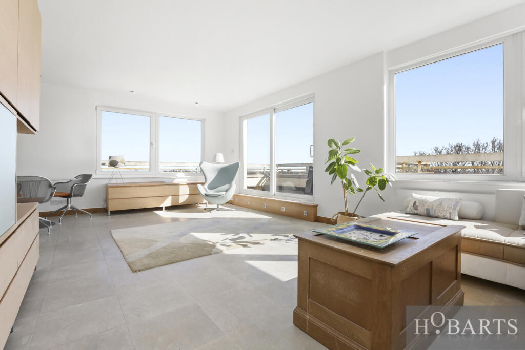 One-Bedroom Penthouse Apartment with terrace and 