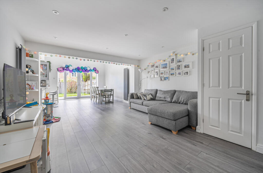 1386263-8-692f122...