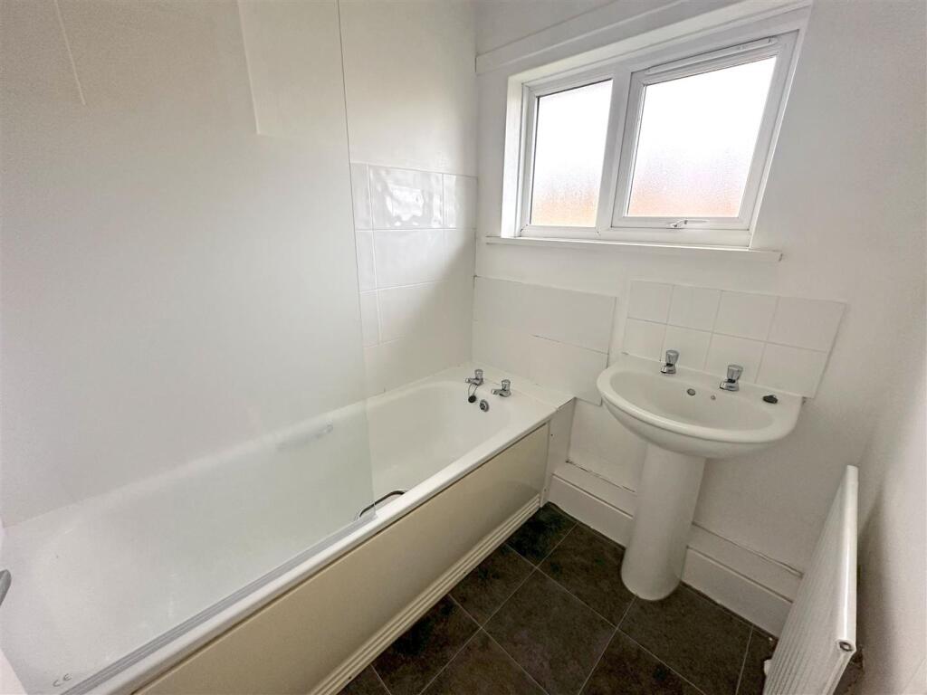 Bude Bathroom .jpg