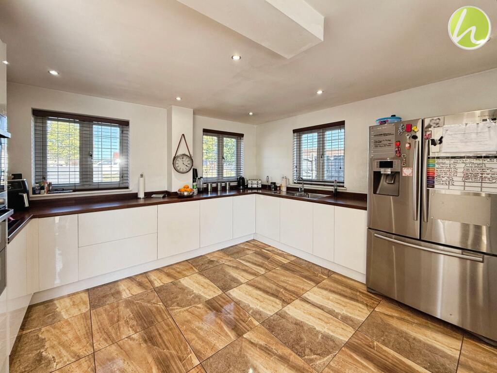 Kitchen/ Dining