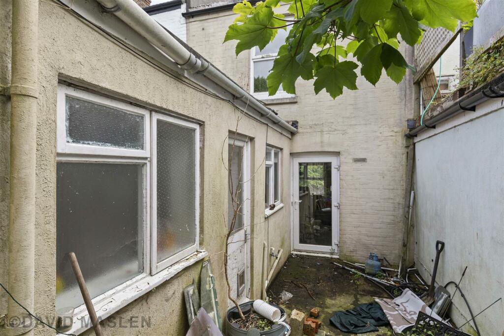 Rear Garden (7).jpg