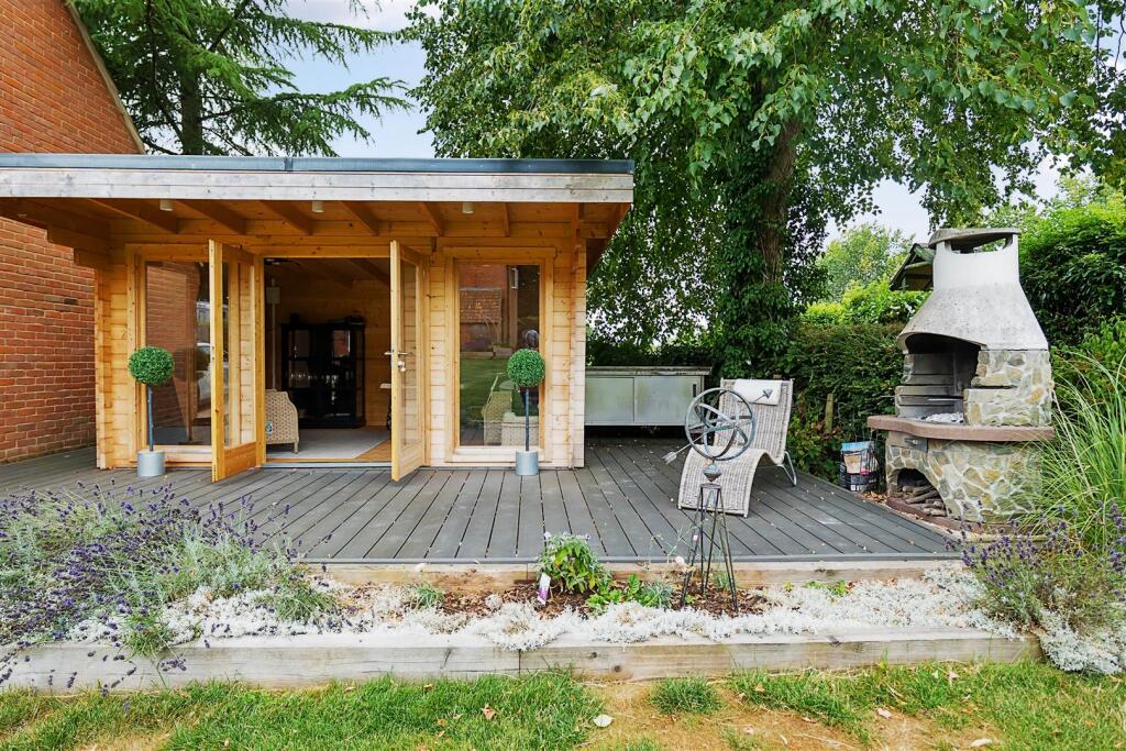 summerhouse office.jpg