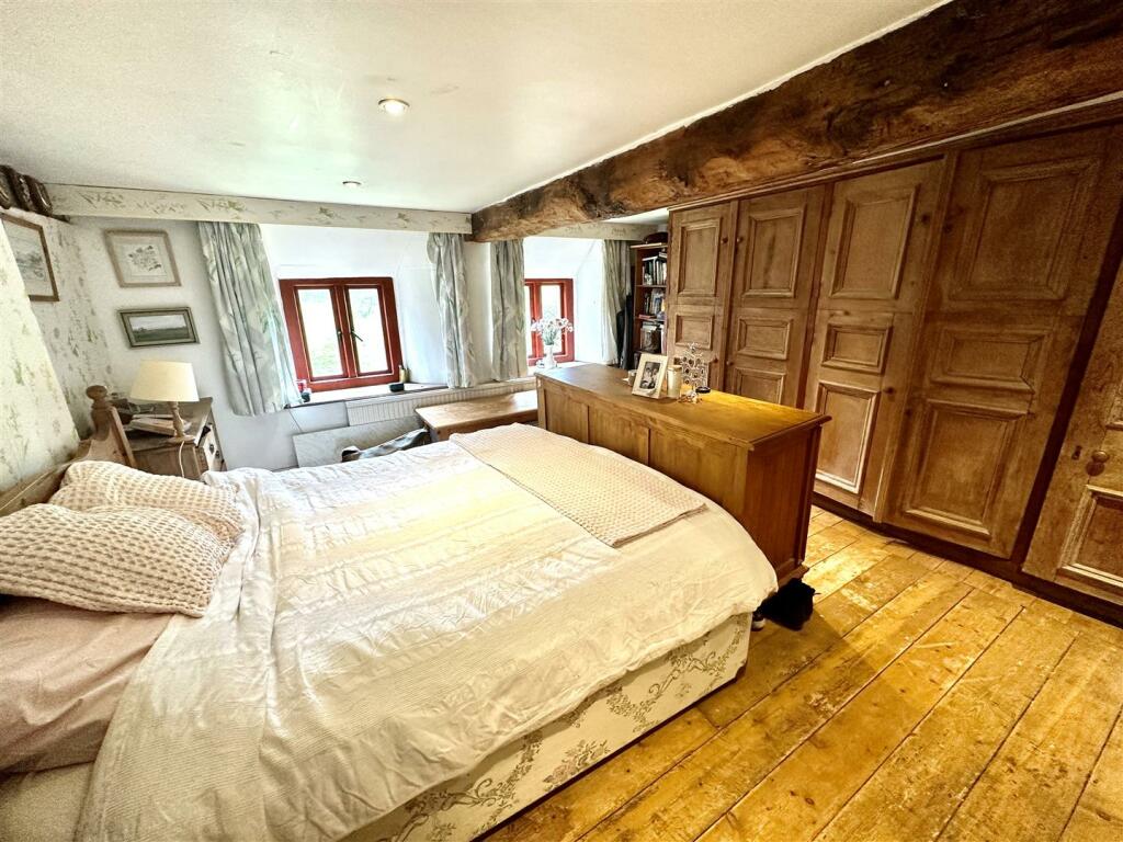 BEDROOM 2