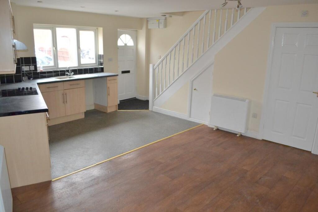 Kitchen1 (Medium).JPG