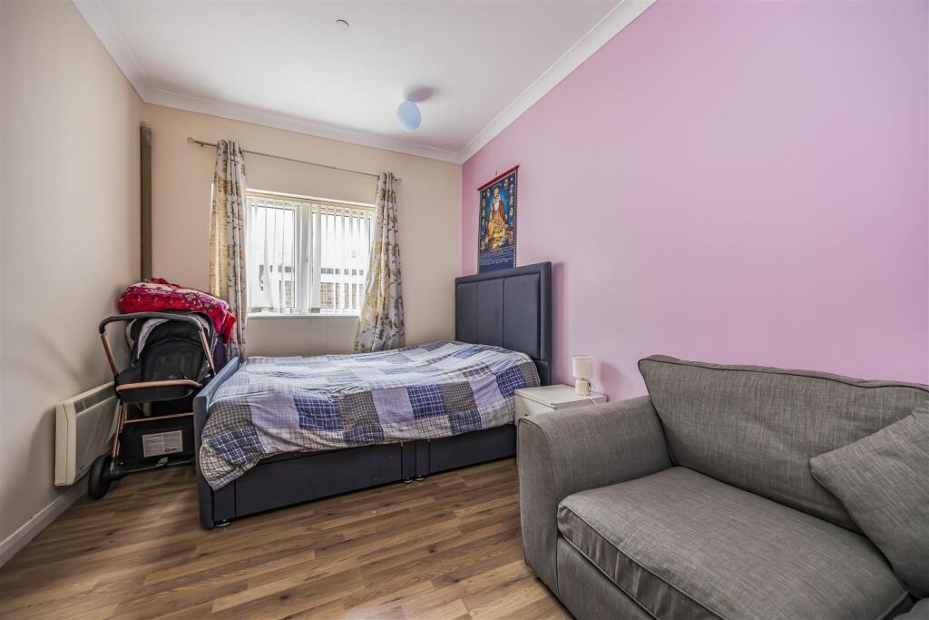 Flat 1 , Bosun Court, High Street, Cosham-PorticoM