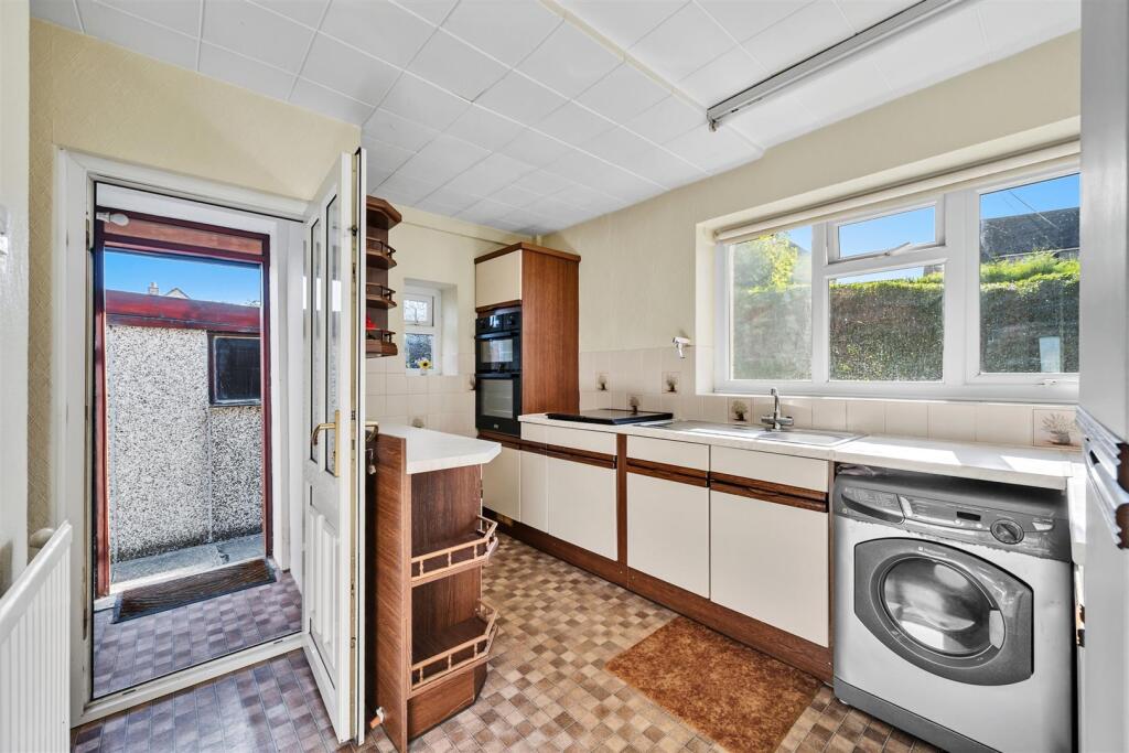 Saxton Mee 112 Moorhall 020.jpg