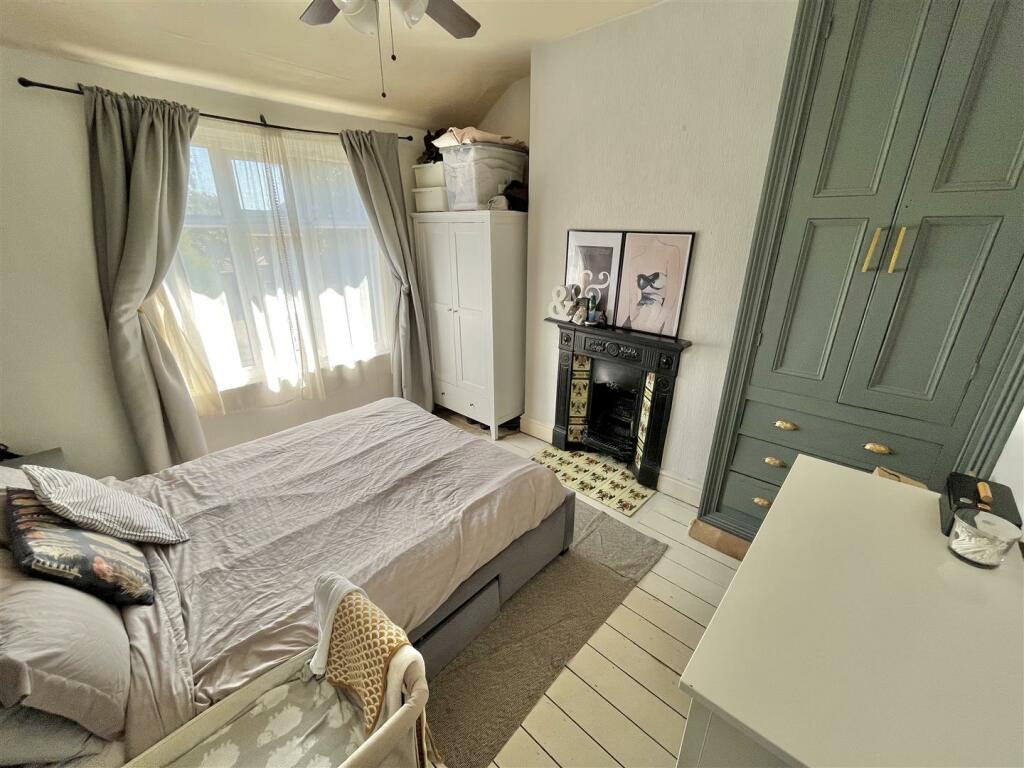 Bedroom 1.jpg