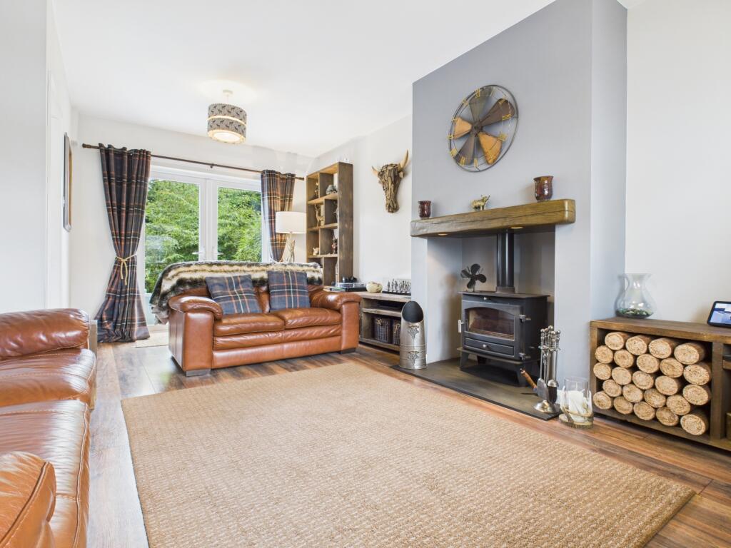 CAM03729G0-PR0127-STILL012