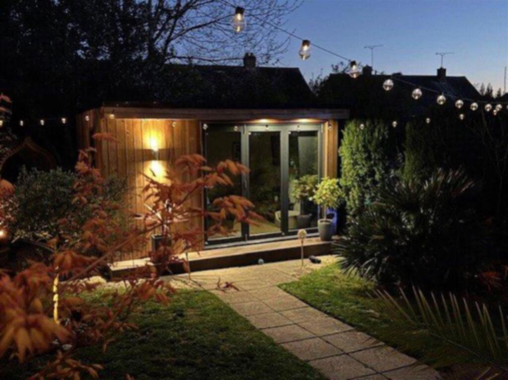 33 Pool Hall Crescent-29.jpg