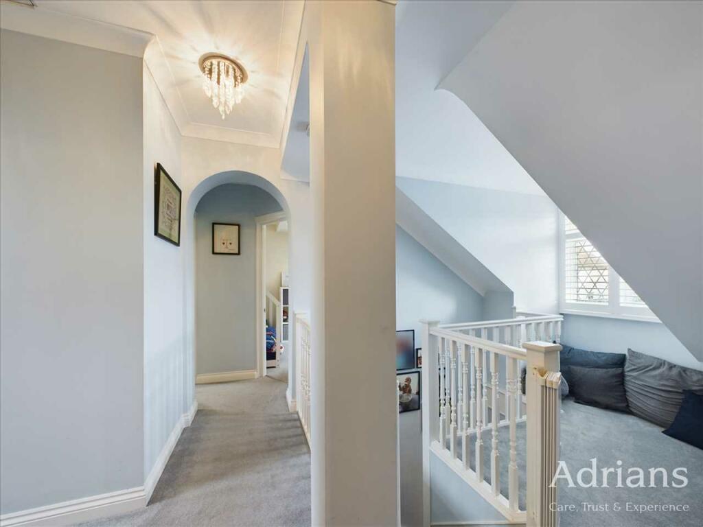 FIRST FLOOR LANDING