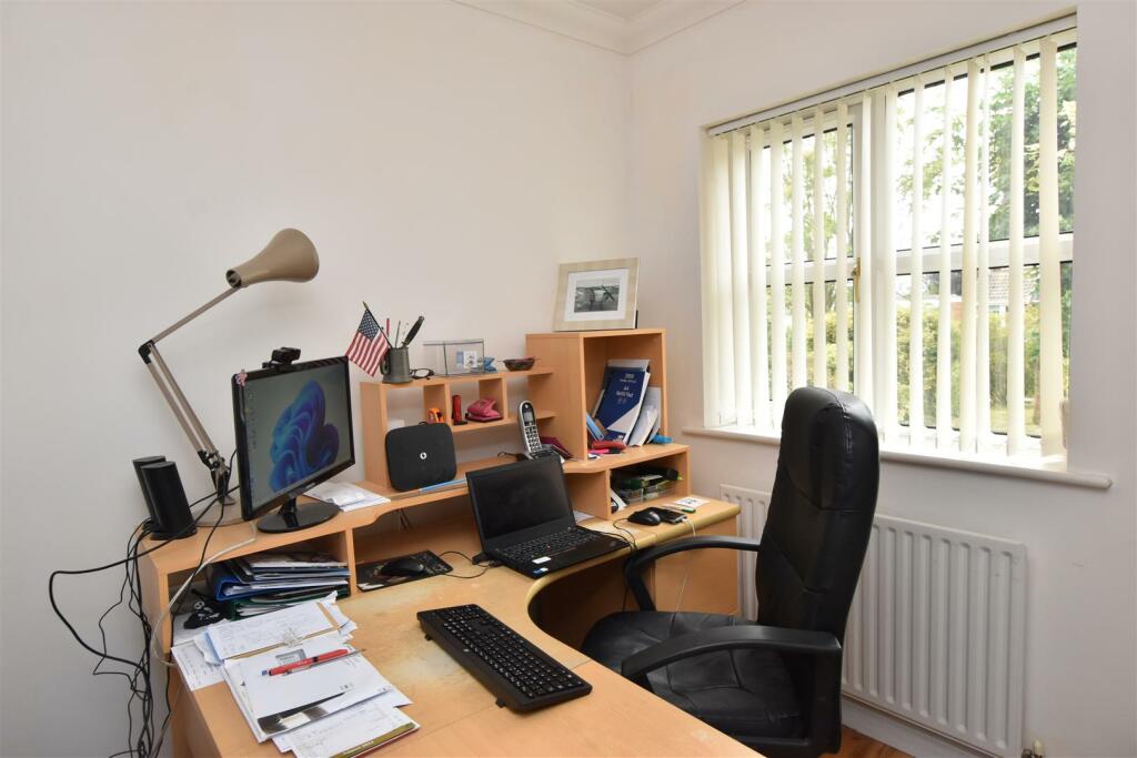 STUDY/HOME OFFICE