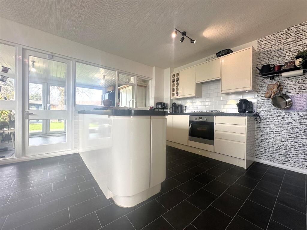 Kitchen II.jpg