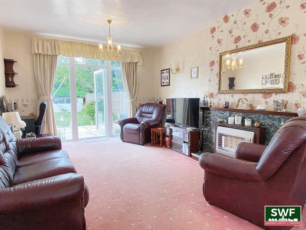 Living Room3.jpg