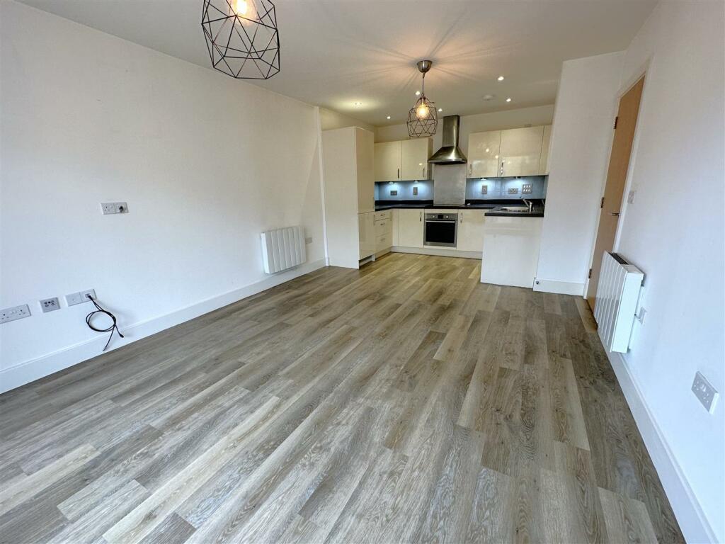 OPEN PLAN LOUNGE / DINER / KITCHEN