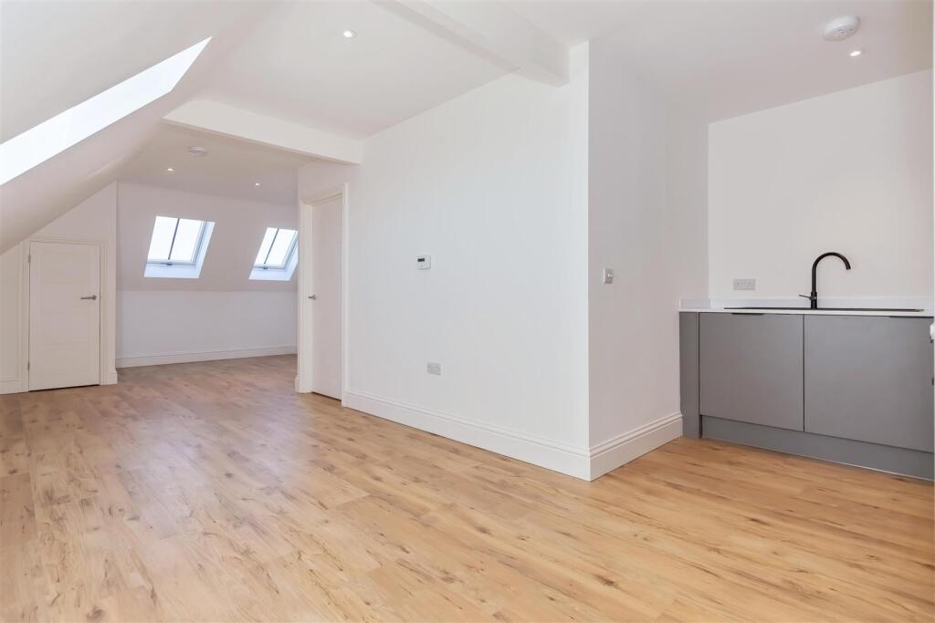 Northcourt Flat 6_3.jpg