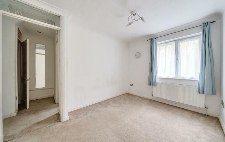 bedroom entry.jpg