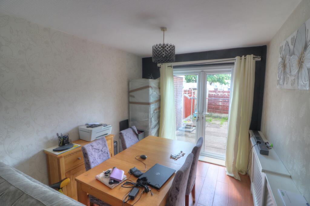 Lounge through diner