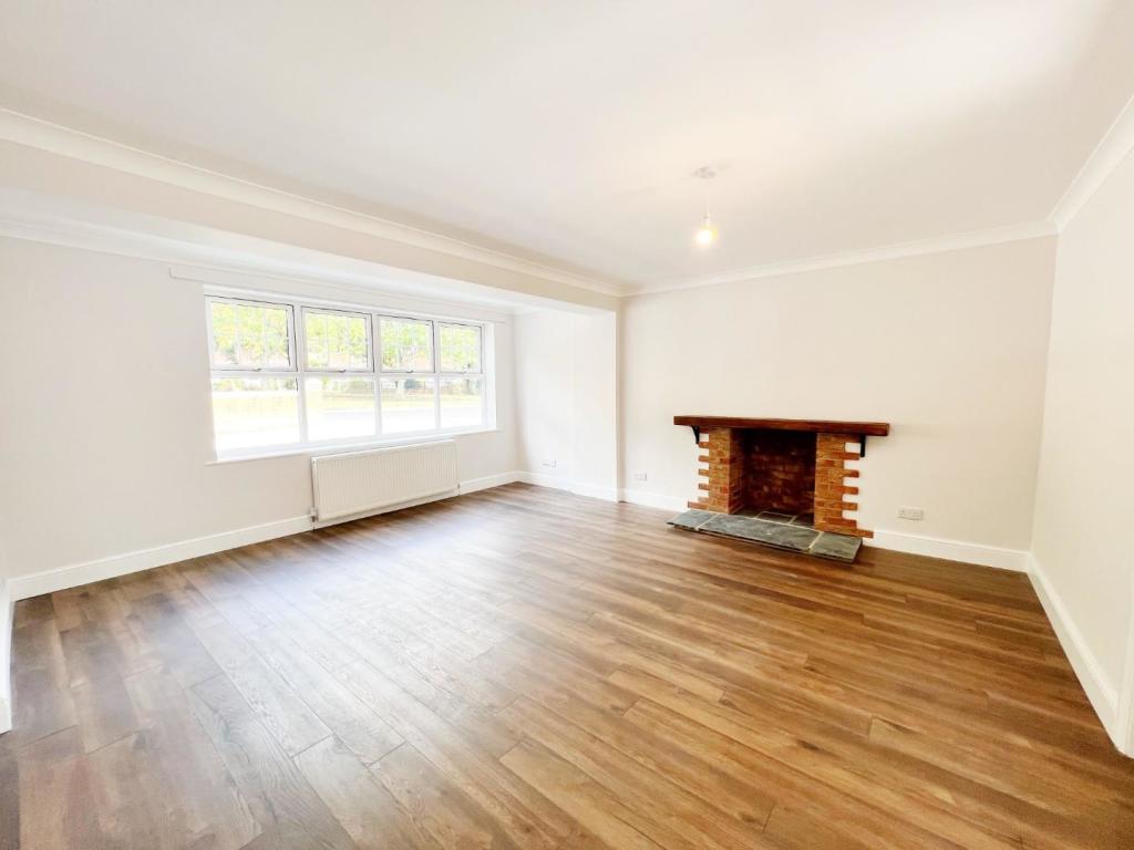 Lounge 2.jpg