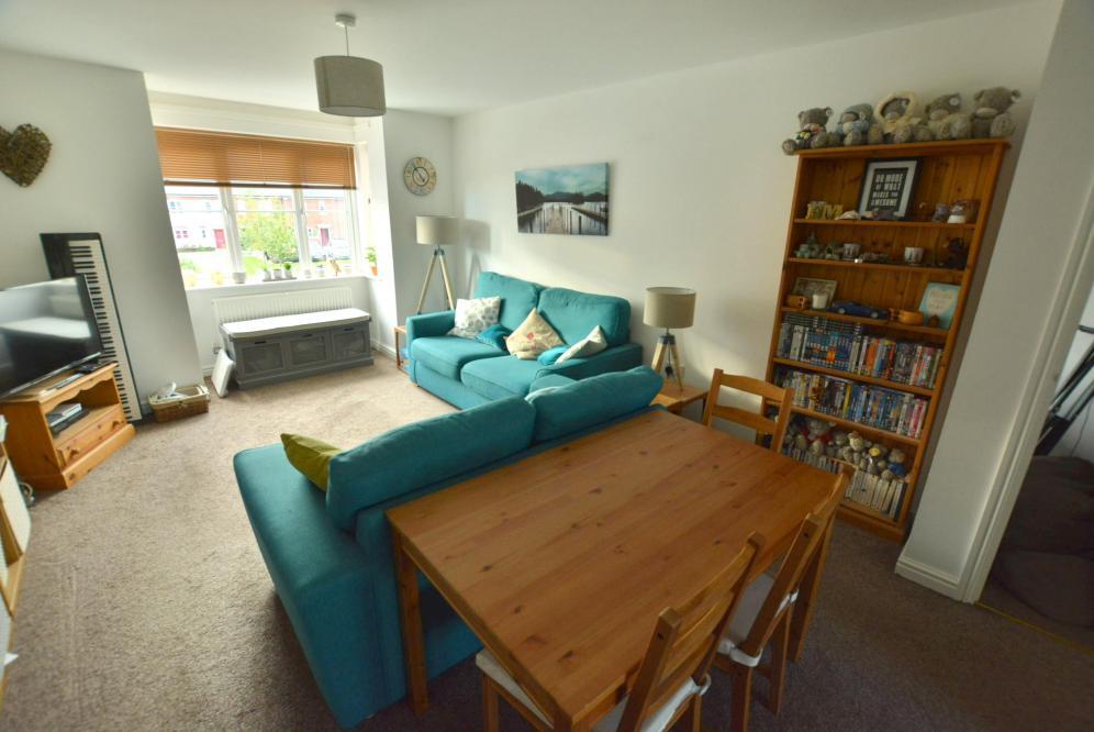 Sitting/dining room