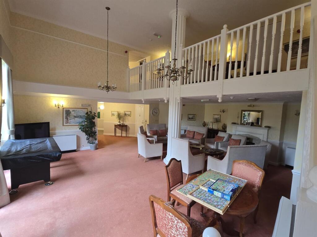 WhatsApp Image 2025-10-08 at 18.35.25_4632b4c3.jpg