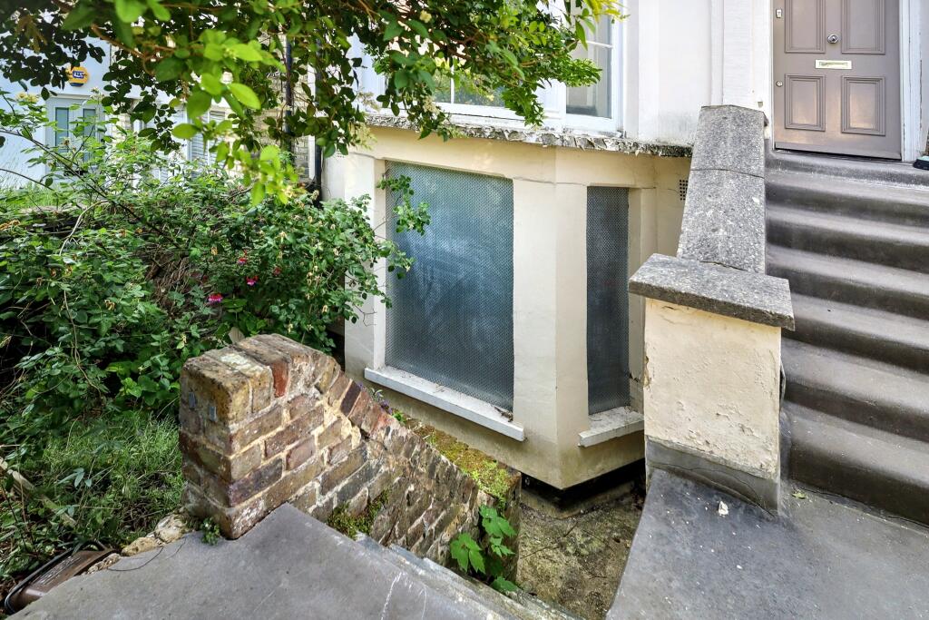 19 Sparsholt Road, Finsbury Park, London N19 4EL