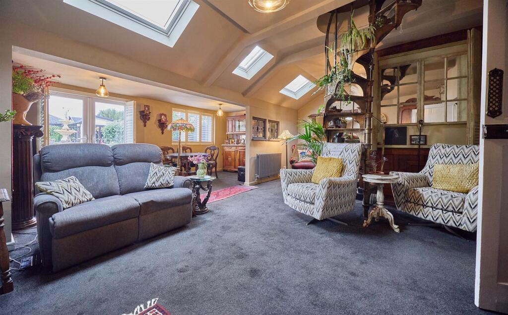 Extended Open Plan Lounge/Diner to rear