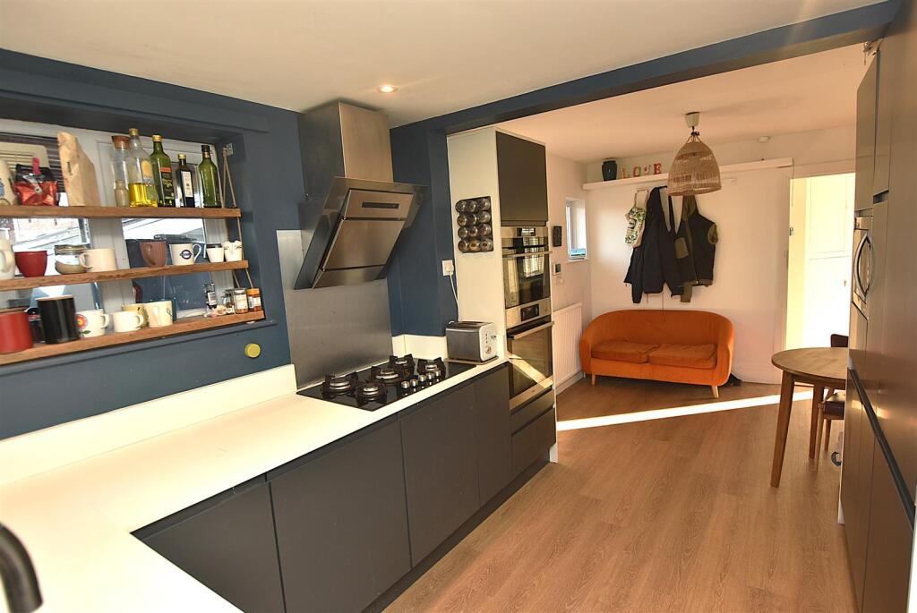 Kitchen/Breakfast Room