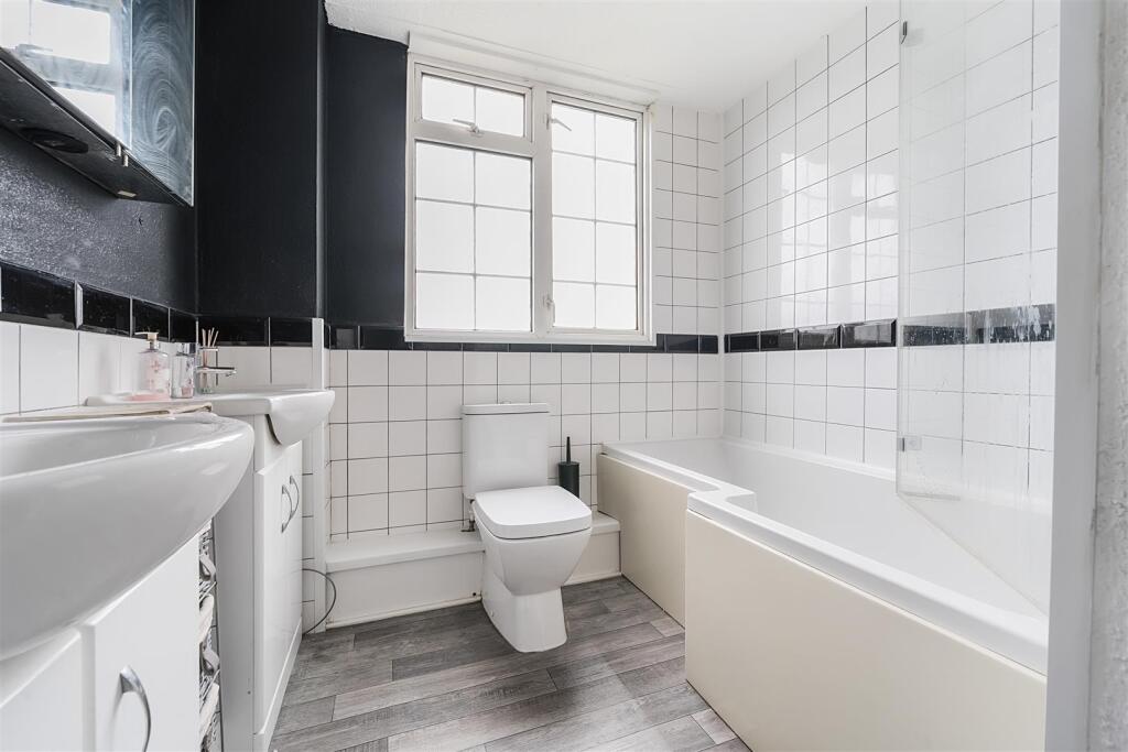 For Sale by Aspire Residential | Ashacre Lane