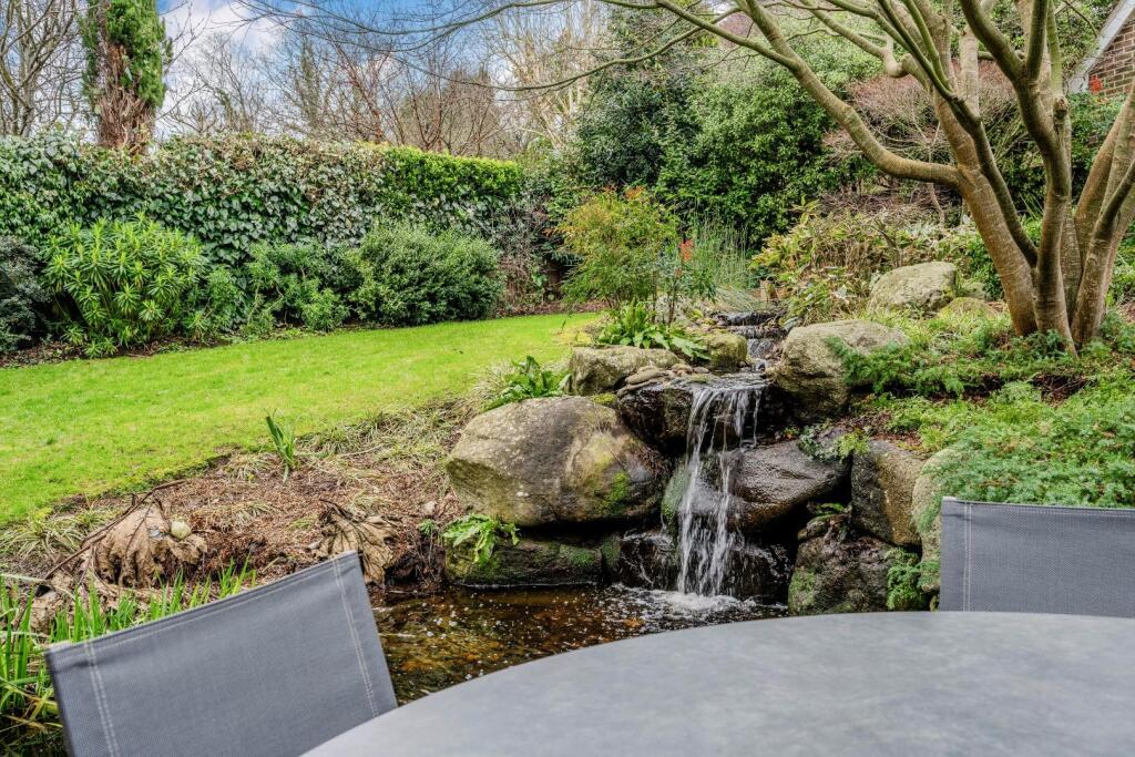 CUDDINGTON PARK CLOSE (10).jpg