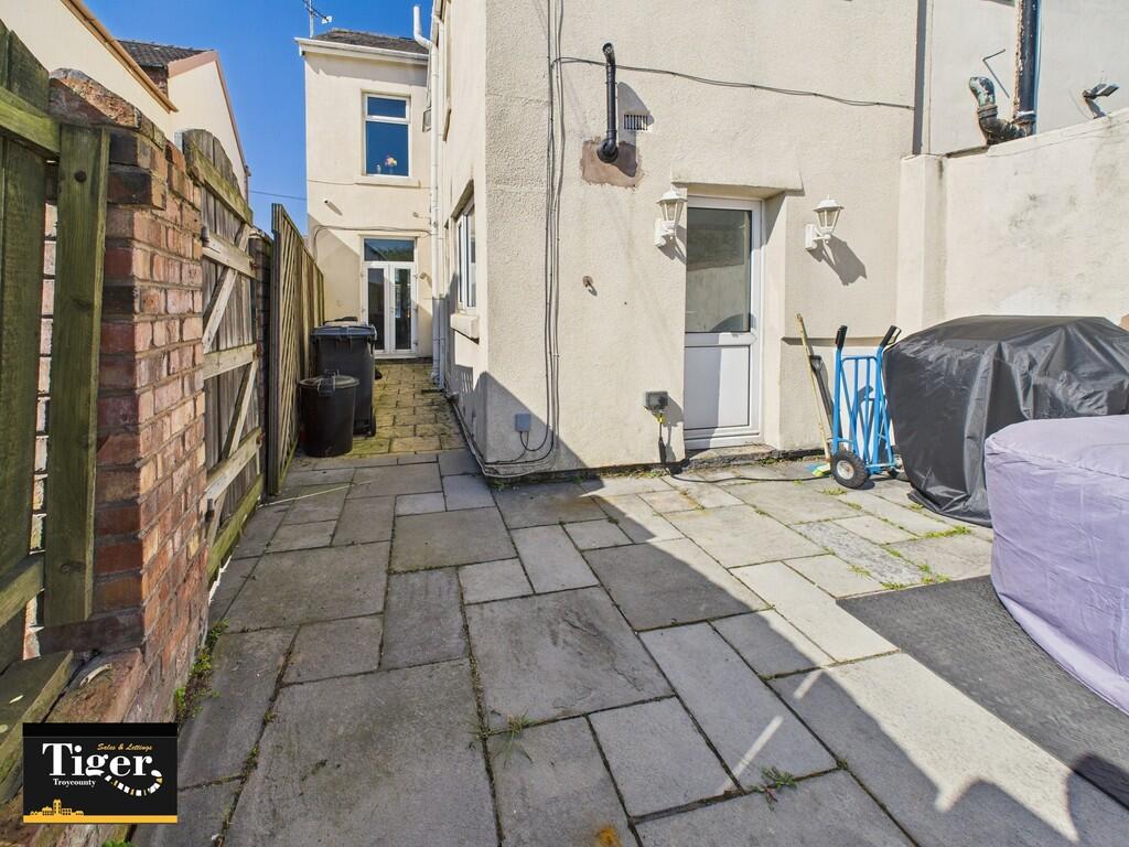 CAM02176G0-PR0541...