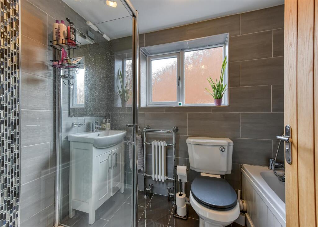 18 Brindley Close-Bathroom.jpg