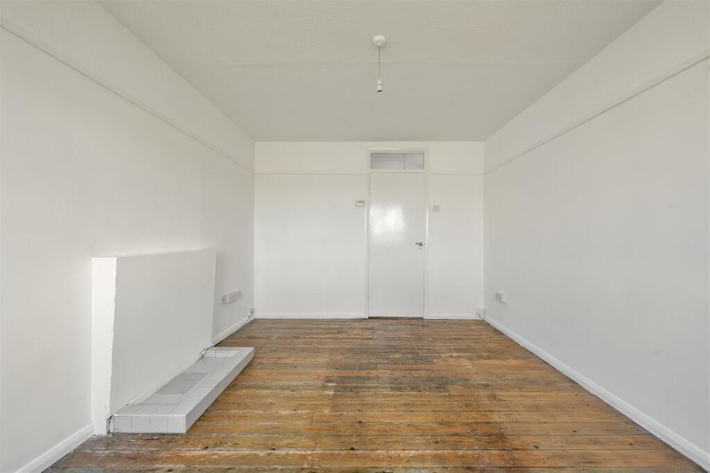 Forest View Road E12