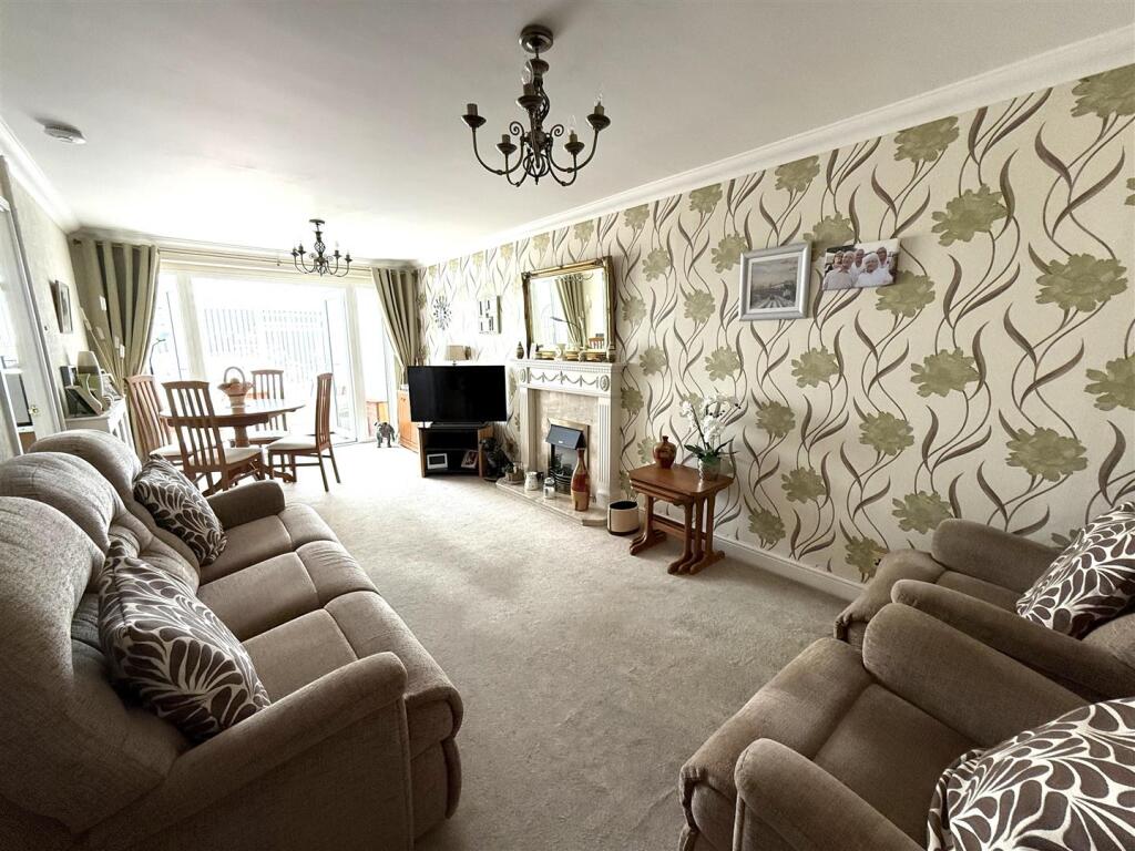 4 kel way lounge.jpeg