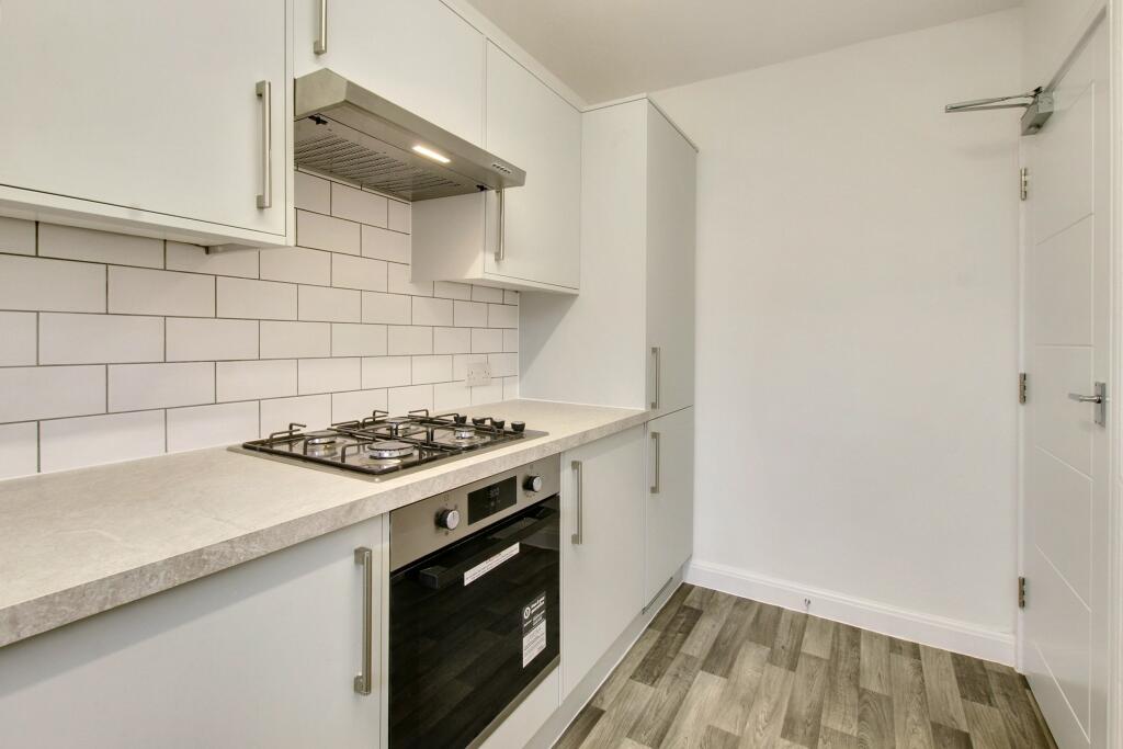 4.kitchen.jpg