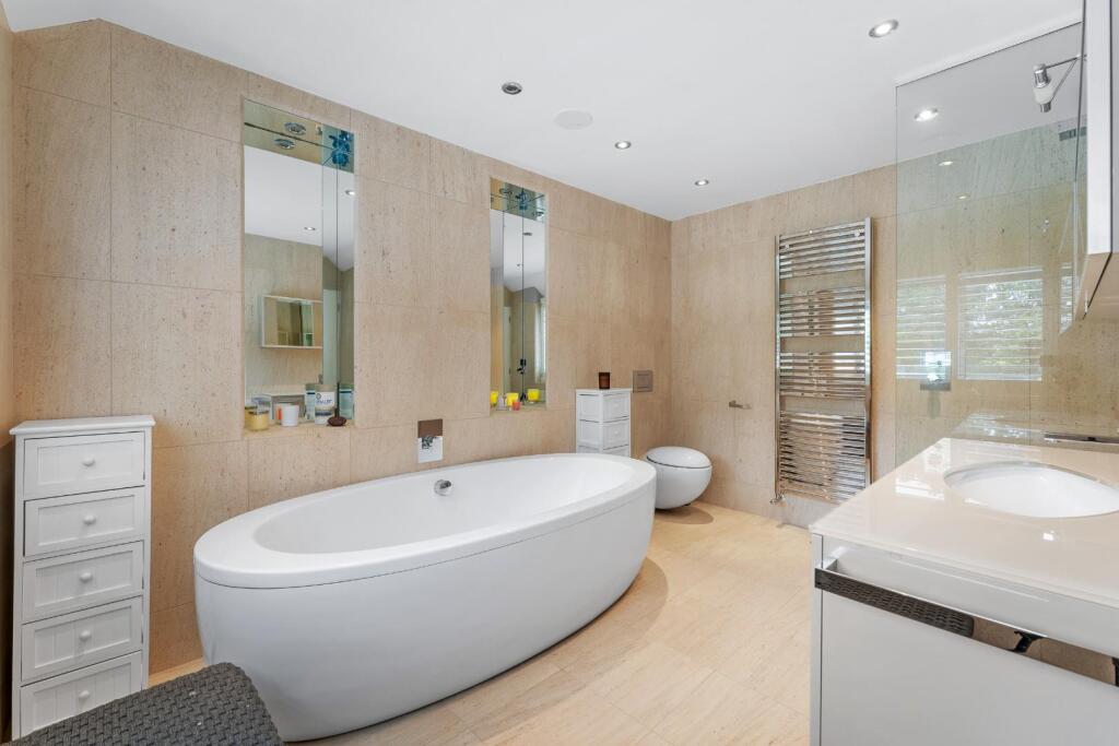 218 WOODFORD ROAD-35.jpg