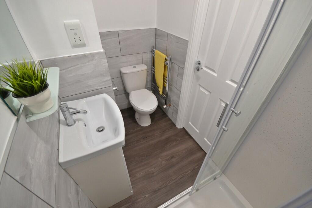 Bedroom 4 Ensuite