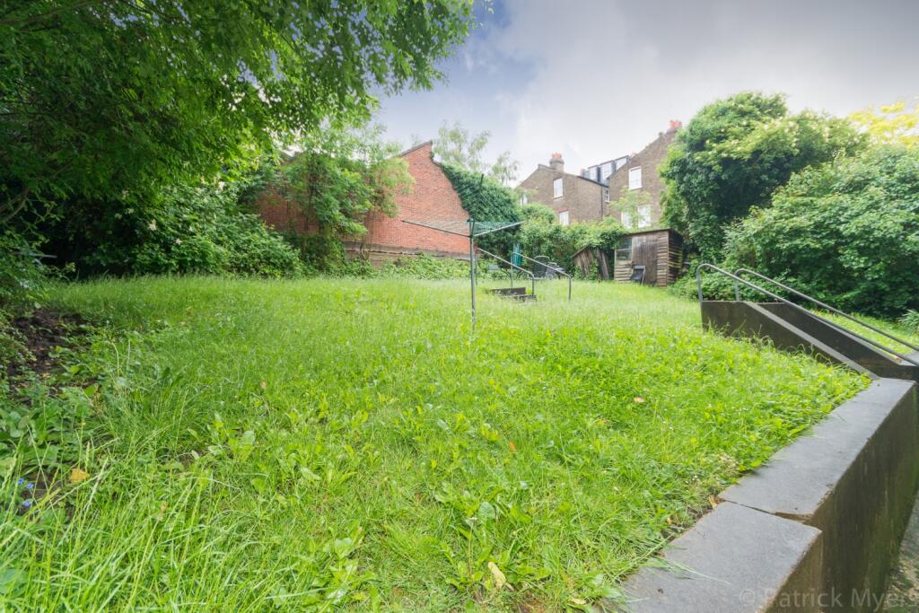2 Braeside Court-13