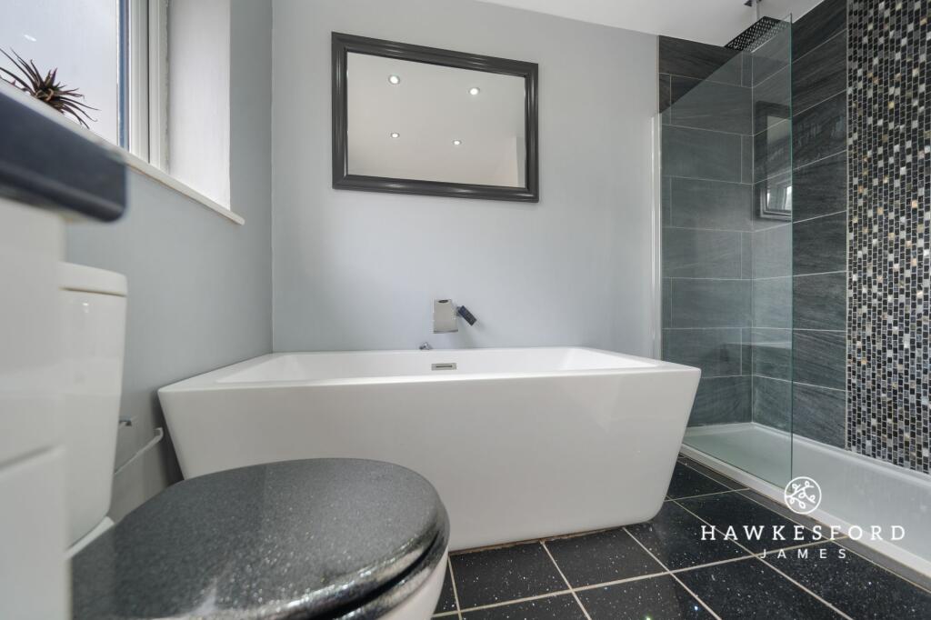 The Street, Bapchild - Bathroom