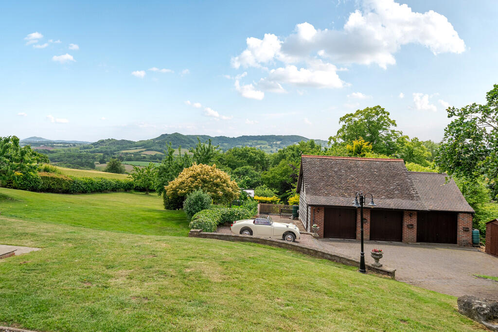 1302462-1-68483ad...